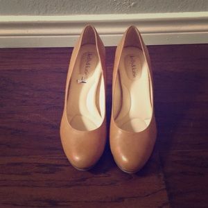 Kelly & Katie camel pumps